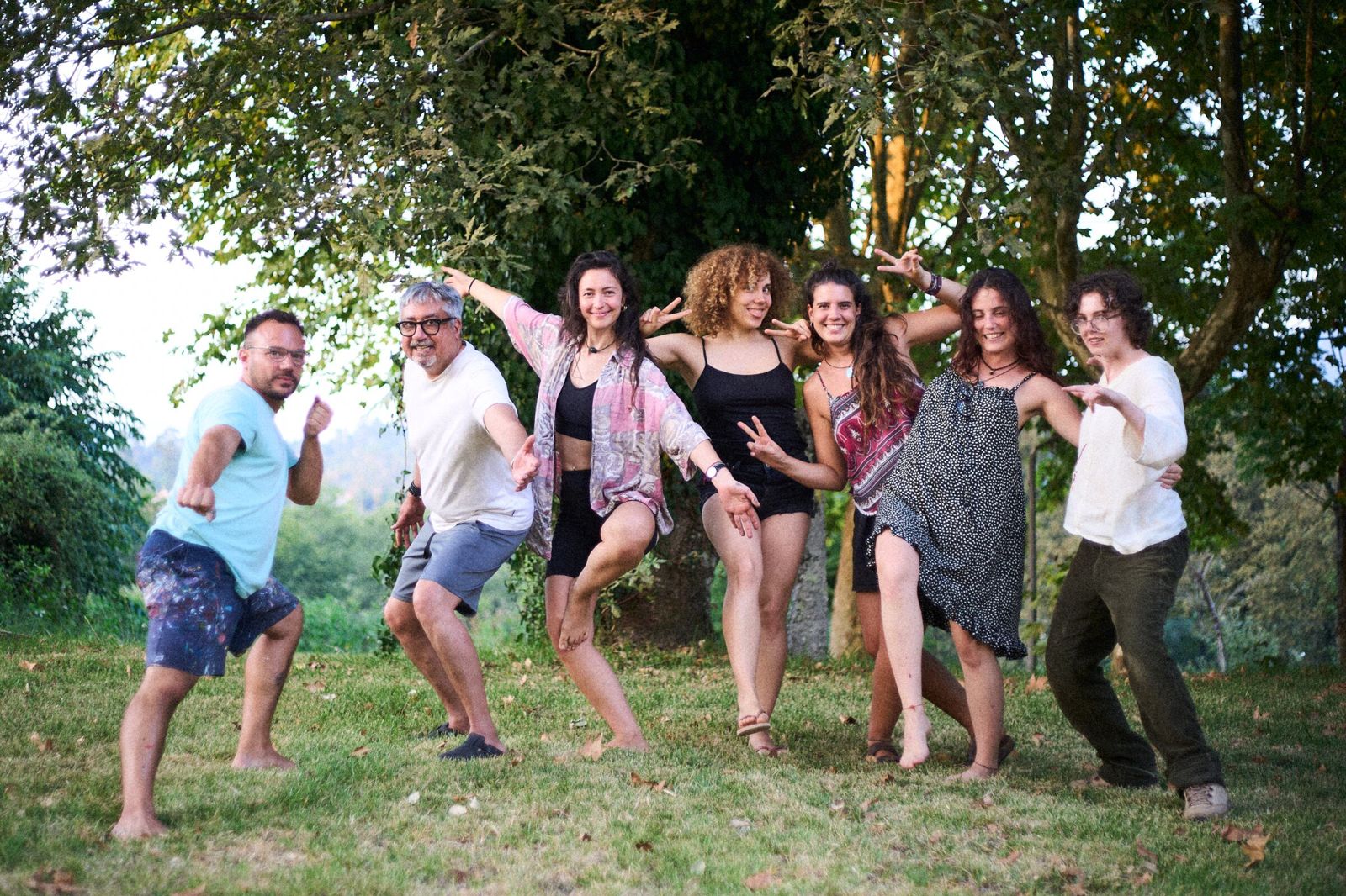StartArt residents together in the garden